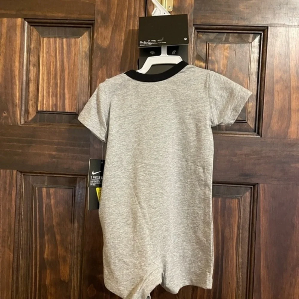 Nike boys 2 piece set size 0-6 month - Picture 2 of 3